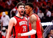 包含贾巴里-史密斯第9次出手终于投进，火箭再次追平独行侠的词条