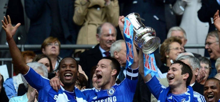 包含44年魔咒告破！兰帕德率队登顶英冠，直指英超，8分领跑的词条