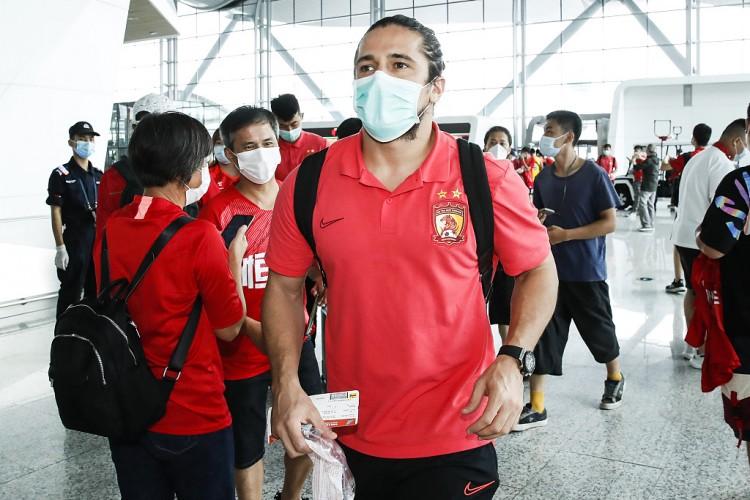 中国足球非血缘归化高薪低能亟待系统性反思(中国足球归化球员名单)