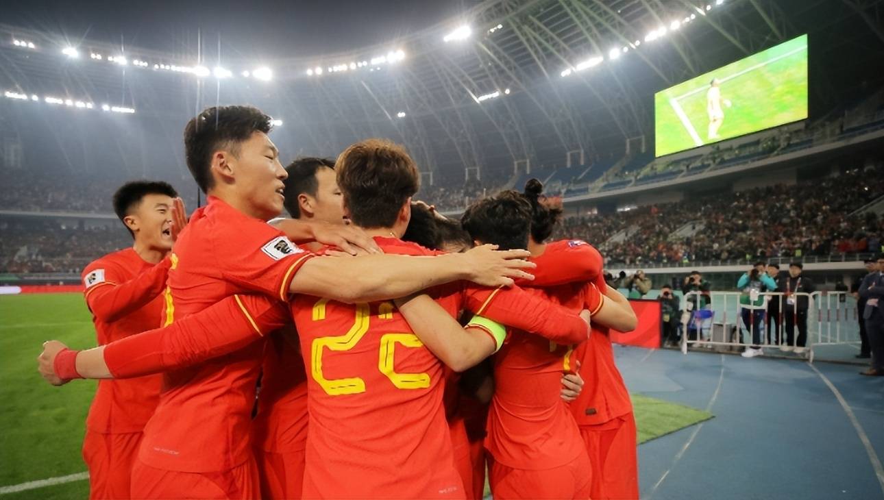 安博体育-这配合太精彩！国足1-0中国香港，黄政宇破门，东亚杯首球到来了(国足和香港比赛结果)