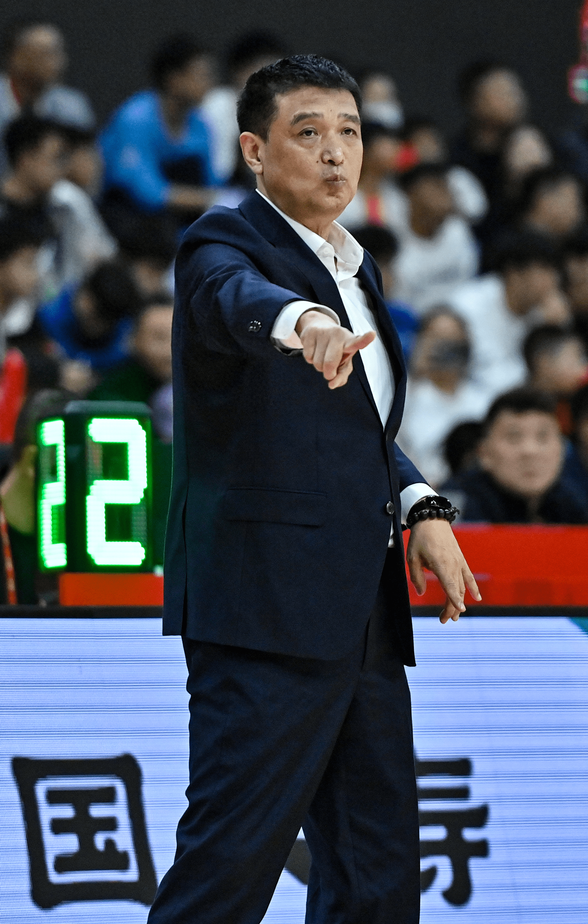 安博体育-包含北控官宣：接受闵鹿蕾辞职致以崇高敬意聘请张庆鹏出任主教练的词条